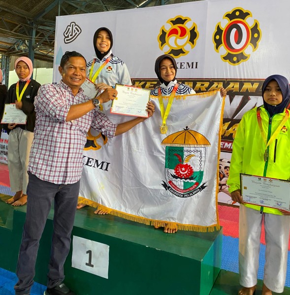 Kejurnaswil Kempo 2026: Kenshi Pelalawan Aira & Alzena Raih Emas, Efrizon SH MKn Didapuk Kalungkan Medali Juara