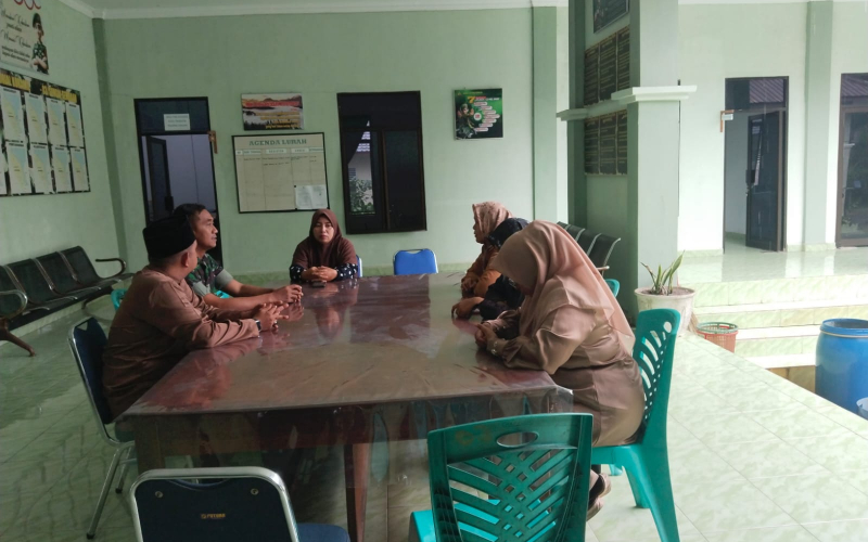 Babinsa Koramil 03 Komunikasi Sosial di Kantor Lurah Basilam Baru