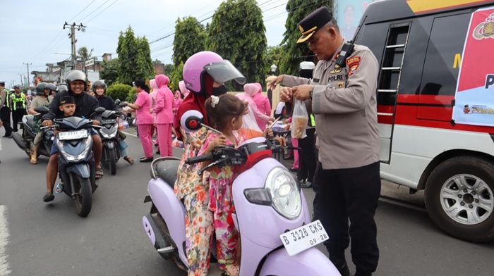 Senyum di Balik Seragam, Menjemput Berkah Ramadan di Jalan Syamsul Bahrun