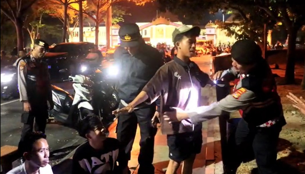 Jelang HUT RI ke-81, Polisi-TNI-Satpol PP Patroli Gabungan di Kalianda