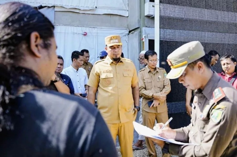 Picu Wabah Lalat, Bupati Ade Ultimatum Peternak Ayam di Batu Gajah