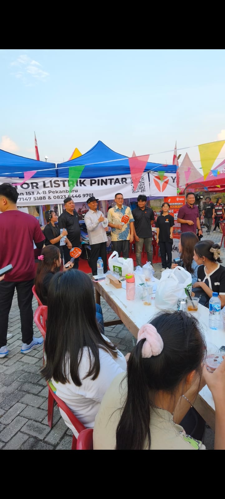 Wawako Tinjau Salah Satu Stand Kendaraan Listrik Ramah Lingkungan