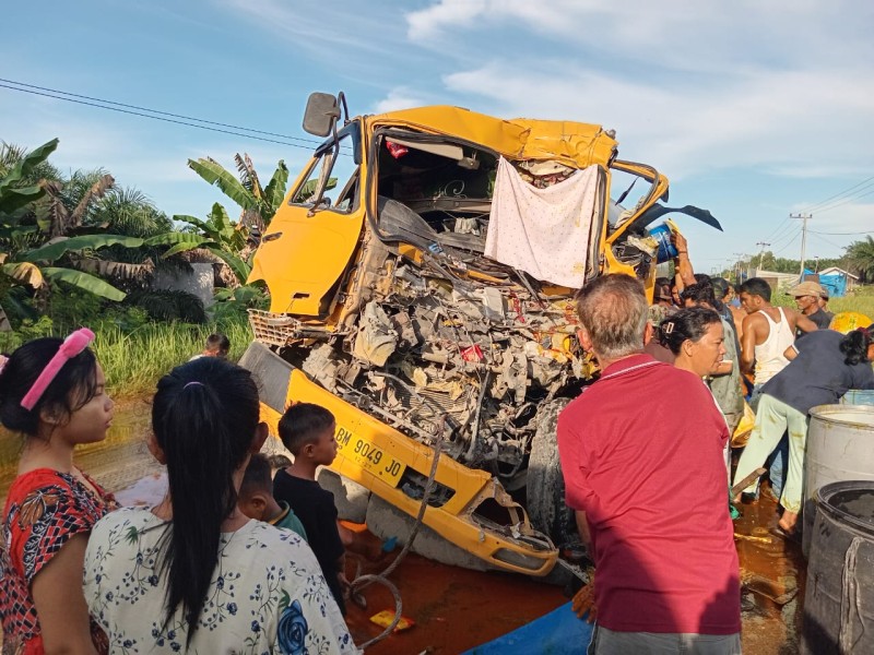 Penumpang Truk Tangki CPO Tewas Dalam Kecelakaan di Dumai, Sopir Alami Luka Robek