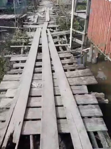 MIRIS! Jalan Rusak Parah Menuju SMAN 1 Concong Ancam Keselamatan Pelajar