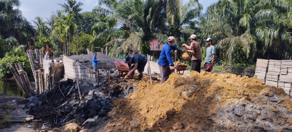 Gotong Royong Bangun Jembatan Beton, Kodim Dumai Permudah Akses 252 Warga Lubuk Gaung