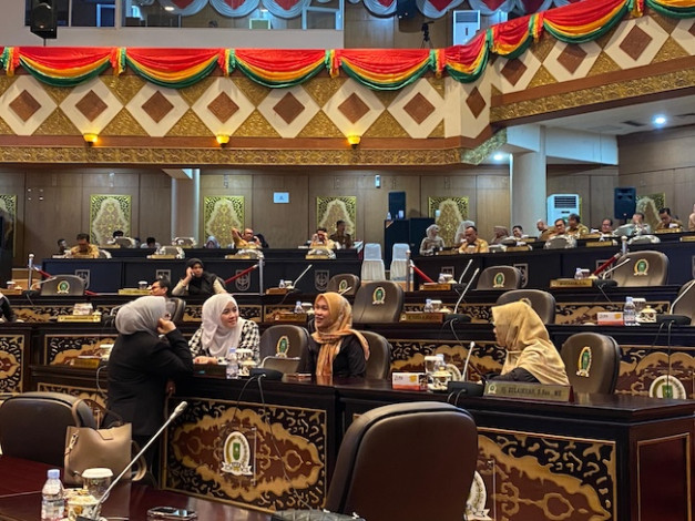 Sempat Jadi Sorotan, Nalladia Ayu Rokan Kembali Hadiri Paripurna DPRD Riau