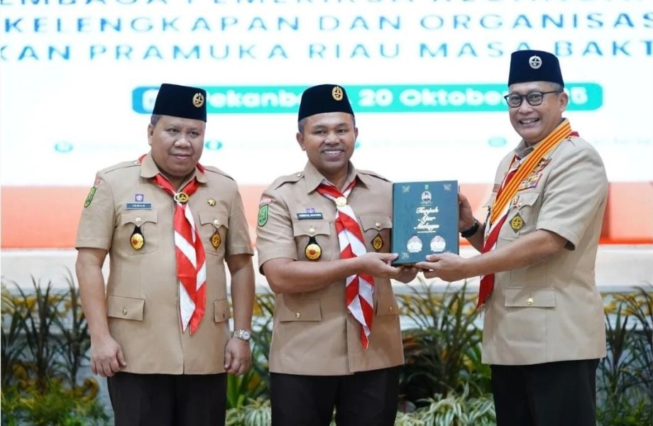 Buku Tunjuk Ajar Melayu, Cenderamata Bermakna dari Gubri Abdul Wahid untuk Ka Kwarnas Pramuka