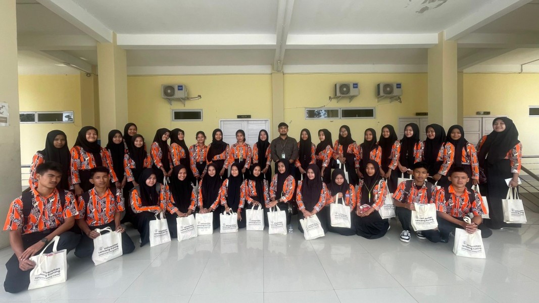 MEMBANGUN IDENTITAS DIGITAL YANG KREATIF DAN BERDAYA SAING BAGI SISWA-SISWI SMK NEGERI 6 PEKANBARU
