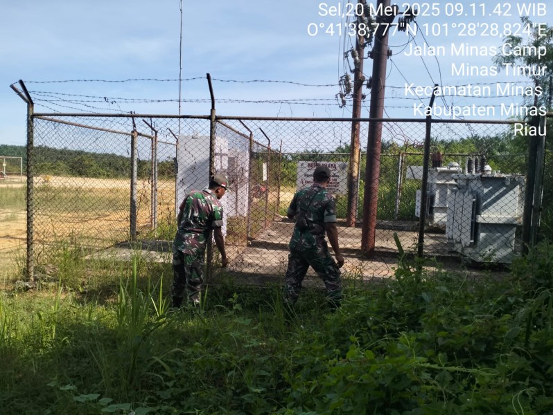 Patroli Penguatan Binter SKK Migas di Minas: Babinsa Imbau Warga Tetap Jaga Keamanan Bersama