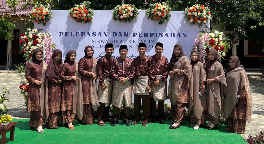 SMP Negeri 49 Pekanbaru Lepas Angkatan Kedua Tahun Ajaran 2025/2026 Dengan Meriah