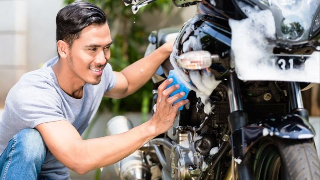 7 Tips Merawat Motor agar Tetap Awet dan Irit BBM