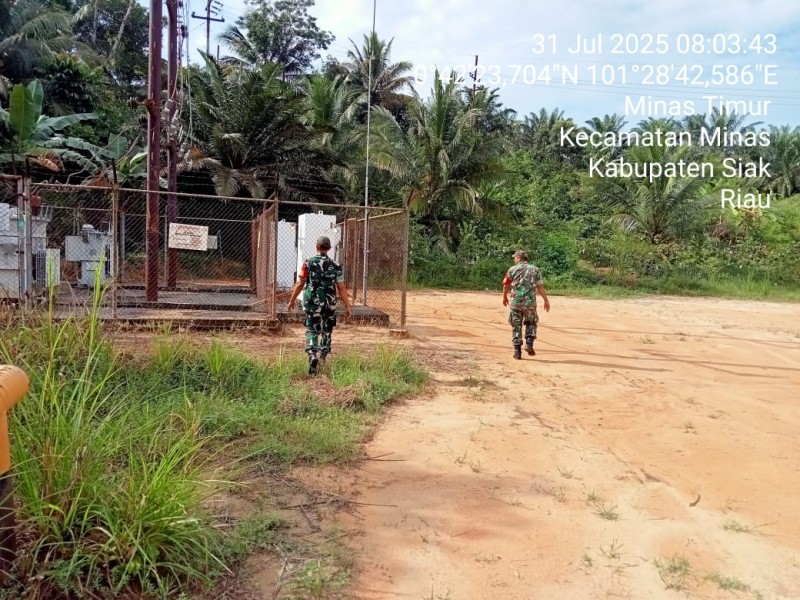 Babinsa Koramil 03/Minas Giat Patroli Pengamanan Wilayah SKK Migas PT. PHR, Pastikan Situasi Aman dan Terkendali