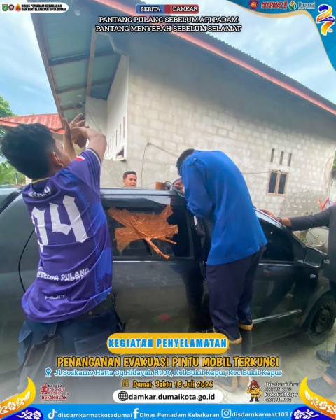 Bukan Hanya Padamkan Api, Damkar Dumai Selamatkan Warga dari Pintu Mobil Terkunci