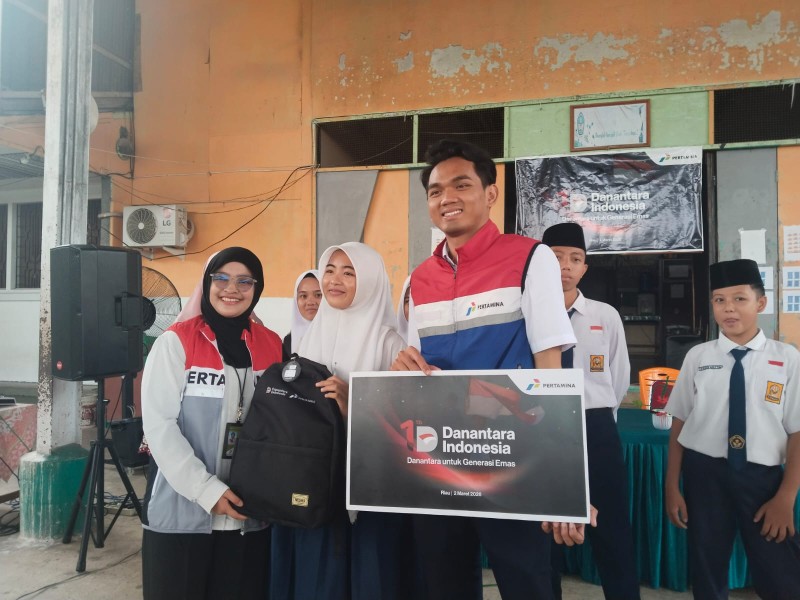 PHR Santuni 100 Siswa Kurang Mampu di SMP Negeri 1 Minas dalam Rangka Satu Tahun Danantara Indonesia