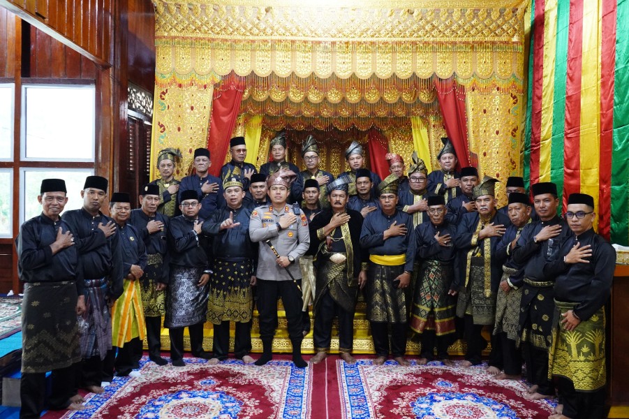 Rombongan Negeri Melaka dan Kapolres Meranti Ditepungtawari, Sinergi Adat hingga Green Policing Menguat