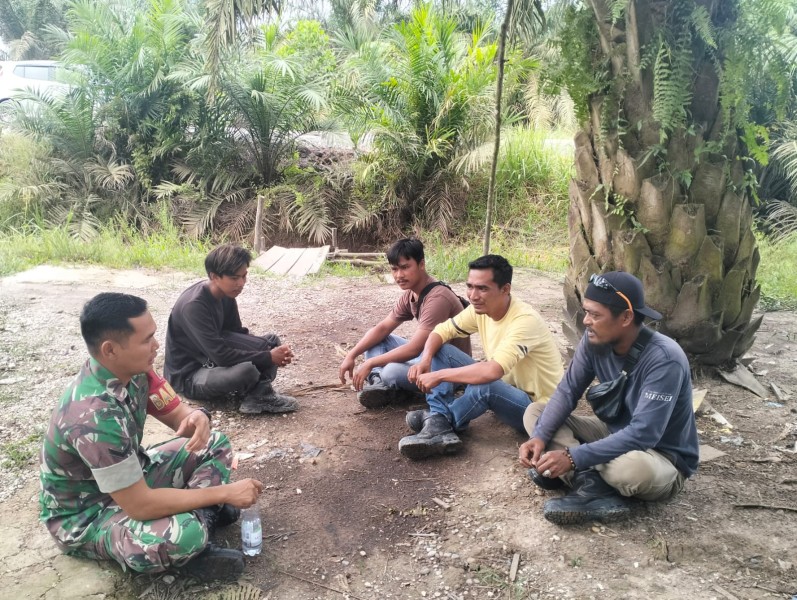 Serda Holmes Pasaribu Sosialisasikan Bahaya Narkoba kepada Masyarakat Kampung Olak-