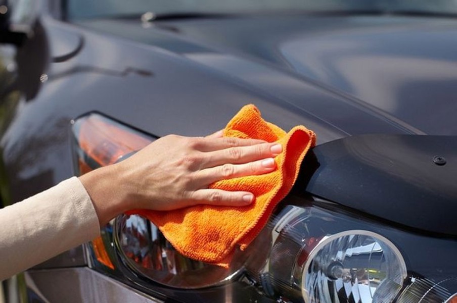 Cara Membersihkan Noda Membandel di Bodi Mobil Bekas