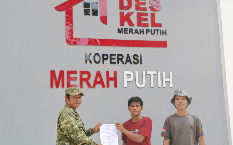 Babinsa Koramil 01/Dumai Dampingi Pemasangan CCTV untuk Tingkatkan Keamanan KDKMP