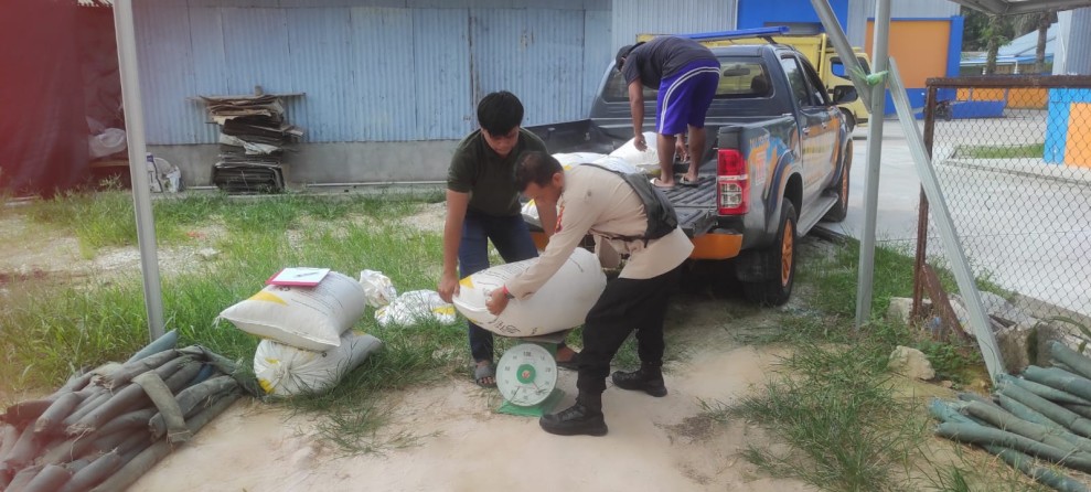 Wujudkan Ketahanan Pangan, Polsek Sabak Auh Salurkan Jagung Pipil Hasil Panen ke Bulog Sesuai Program Asta Cita