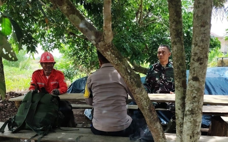 Babinsa Koramil 03 Sei Sembilan Jalin Komsos Bersama Bhabinkamtibmas dan PT SGP