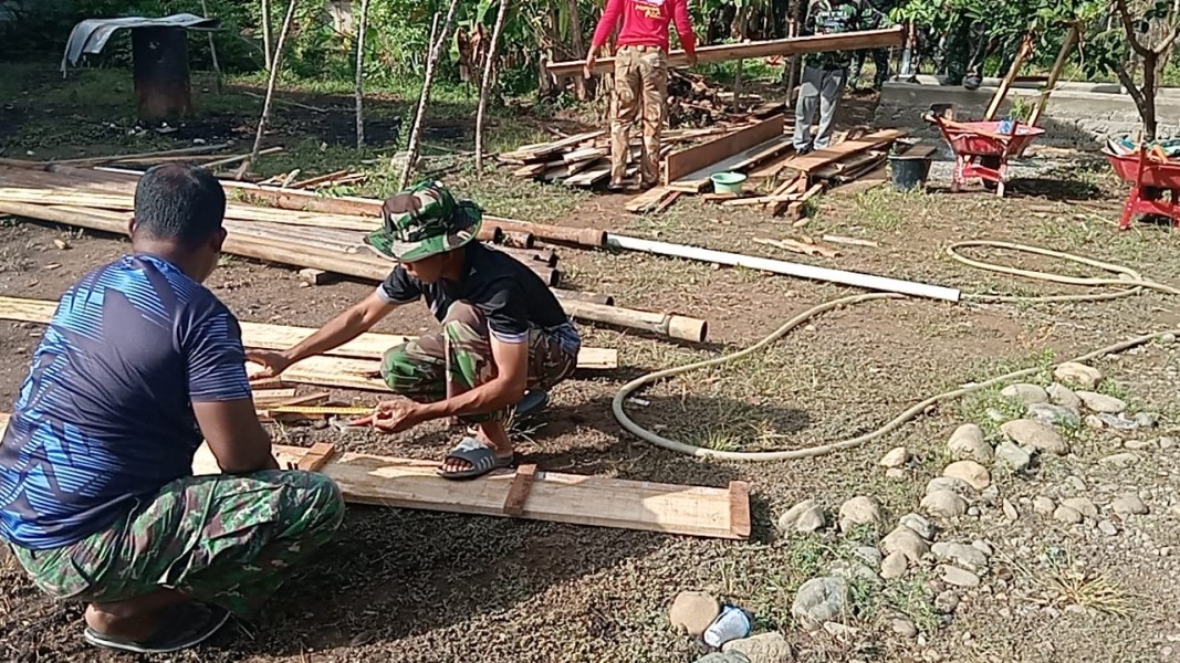 Satgas TMMD Ke-129 Mulai Cor Tiang MCK di Dayah Babul Ula, Pembangunan Kian Maju