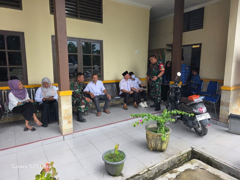 Babinsa Koptu AKP Hutagalung Sosialisasikan Pentingnya Kesehatan kepada Warga Kampung Minas Barat