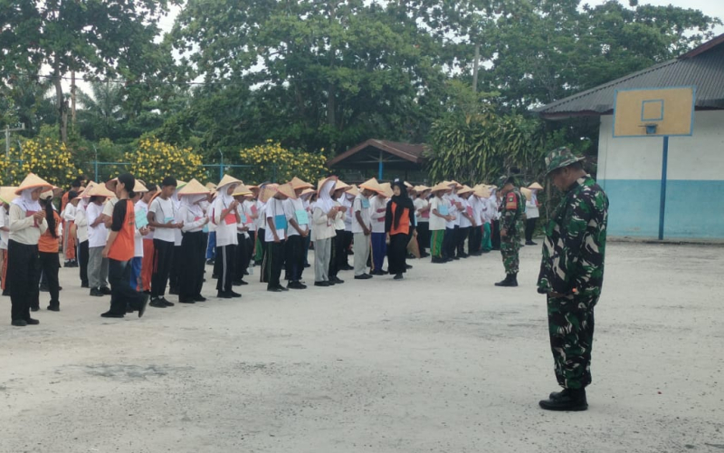 MPLS SMPN 3 Dumai, Babinsa Koramil 01 Bekali Siswa dengan Pelatihan PBB dan Karakter