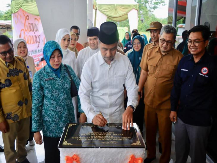 Perluas Layanan Kesehatan Mata, Bupati Kampar Resmikan Klinik Utama Padang Eye Center Bangkinang