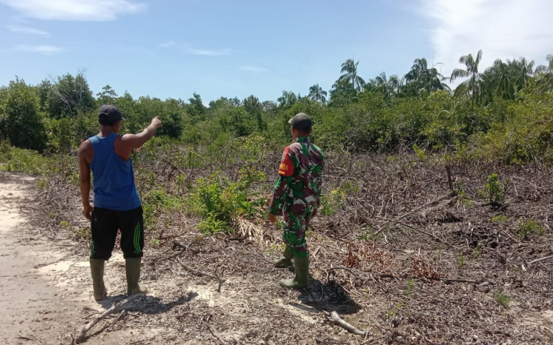 Babinsa Basilam Baru Patroli Karhutla