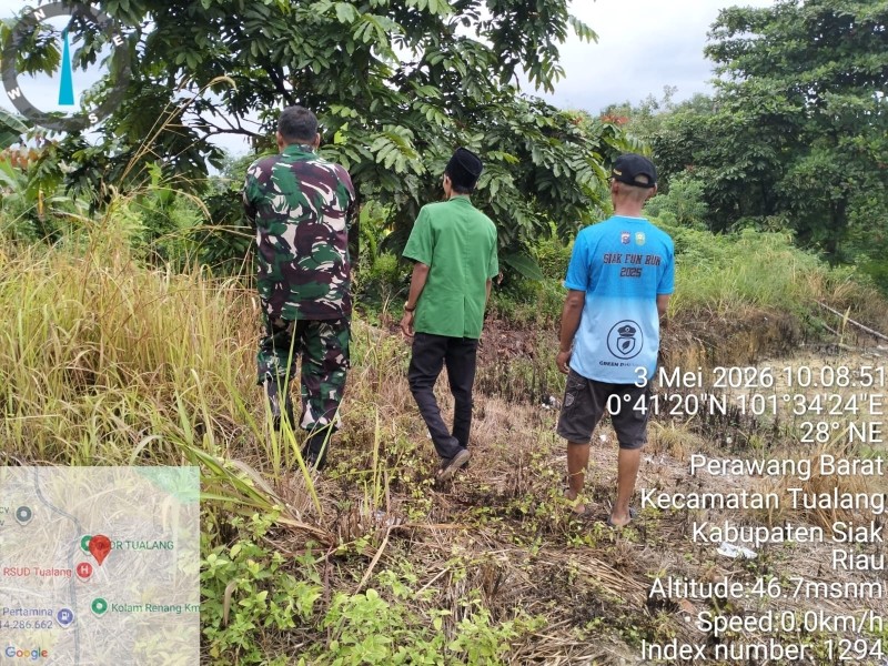 Babinsa Peltu Ramli Nst Laksanakan Patroli Karhutla di Perawang Barat, Titik Api Nihil
