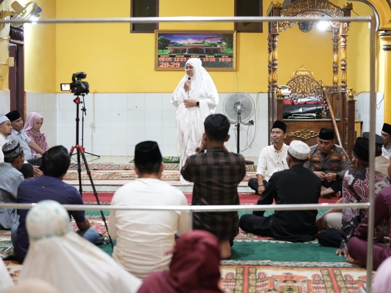 Safari Ramadan di Sabak Auh, Pemkab Siak Salurkan Zakat & Ajak ASN Layani Masyarakat Dengan Ikhlas