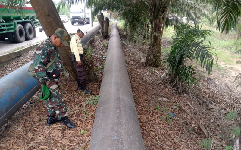 Jaga Fasilitas Objek Vital, Babinsa Serka Suandi Patroli