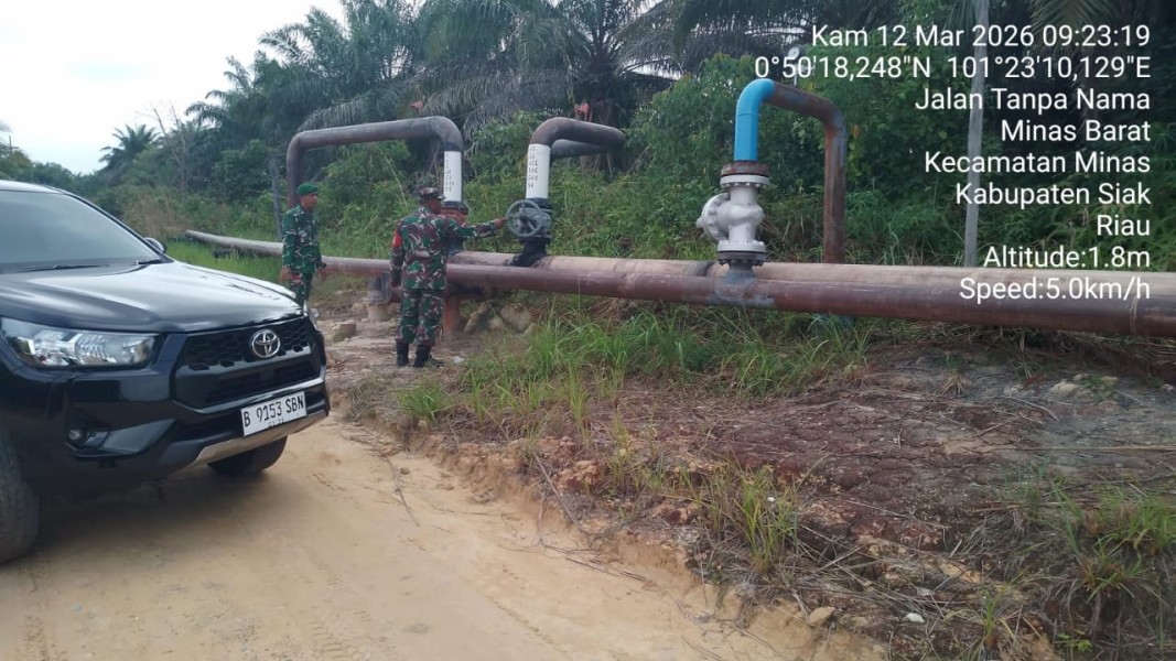 Babinsa Pelda Benriyadi dan Sertu Joko Purnomo Laksanakan Patroli Penguatan Binter SKK Migas di Minas Barat