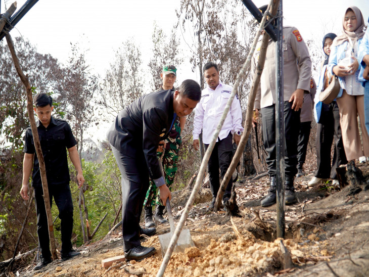 Cegah Karhutla, Bupati Kampar Pasang Plang Peringatan: Jangan Merambah, Jangan Bakar Hutan