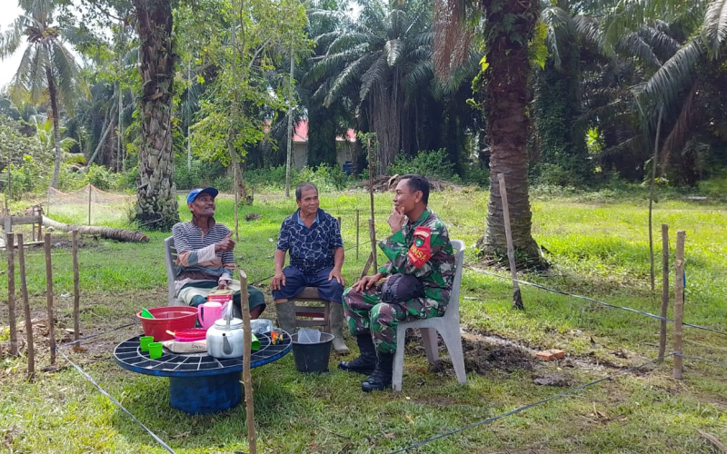 Babinsa Mundam Intensifkan Patroli Karhutla, Ajak Warga Cegah Kebakaran Lahan