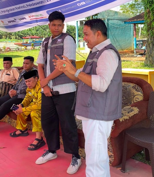 Wabup Husni Tamrin Isi Materi Training Organization III BEM UNRI di Desa Kuala Terusan