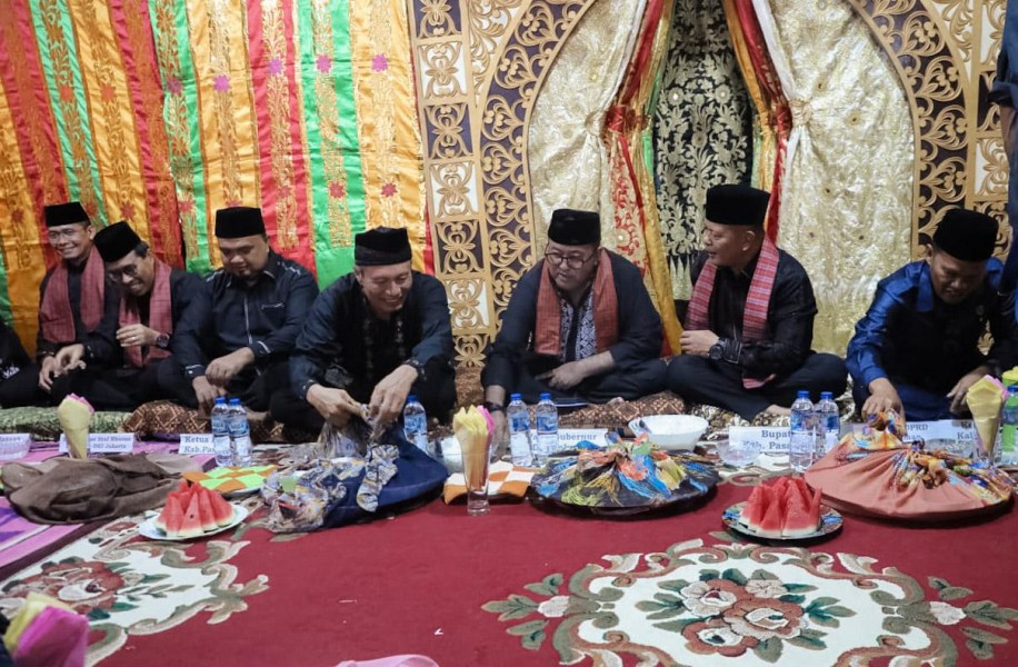 Rano Ikuti Makan Bajamba, Dorong Wisata Budaya di Bonjol Sumatera Barat