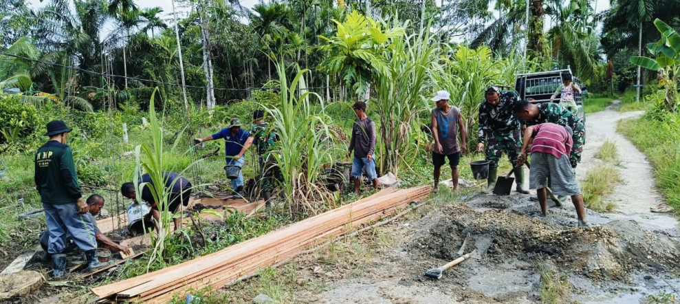 Pra TMMD ke-123, Danramil 06/Kateman Bersama Warga Antusias Bangun Sumur Bor