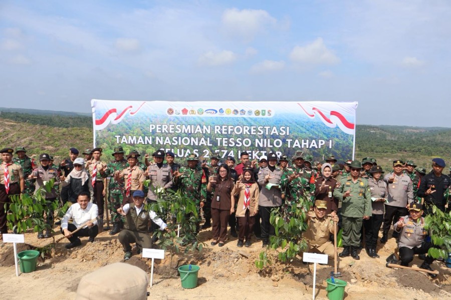 Launching Reforestasi TNTN, Menteri Kehutanan Pimpin Penanaman Pohon di Segati