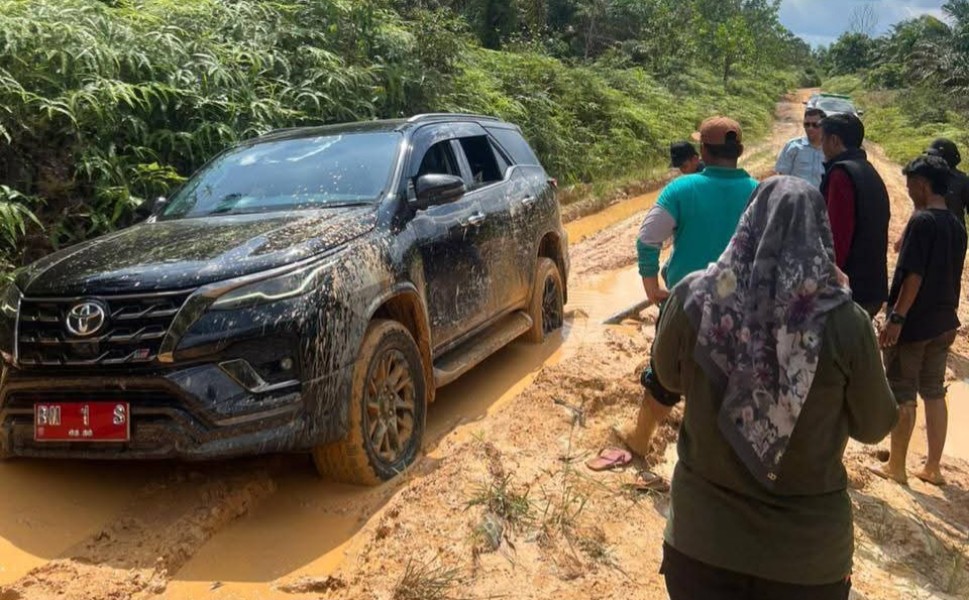 Tutup 2025 Berkemah di Dusun Tanpa Listrik, Bupati Siak Afni Zulkifli: Beginilah Kondisi Kampung di Kepungan Izin Konsesi