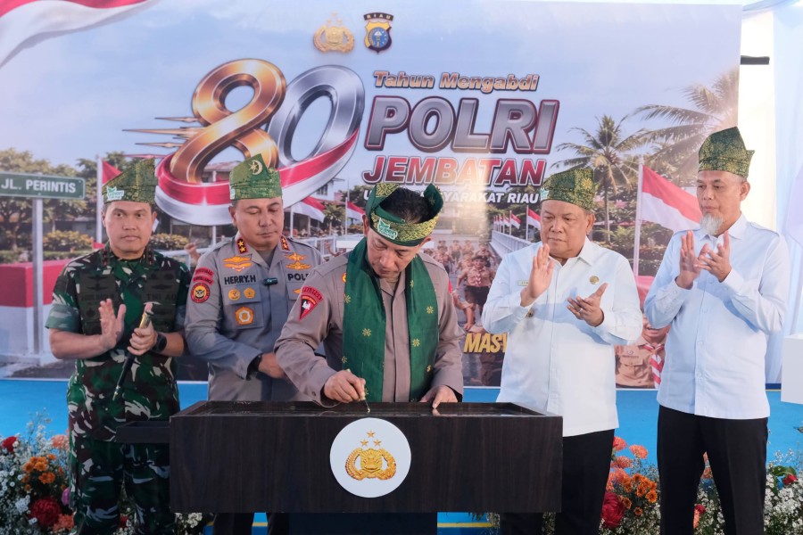 Kapolri dan Kapolda Riau Resmikan 80 Jembatan Merah Putih Presisi Tahap II