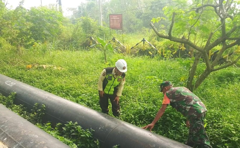 Jalur Pipa Minyak PHR Dipantau, Koramil 01/Dumai Bersama Security Lakukan Patroli