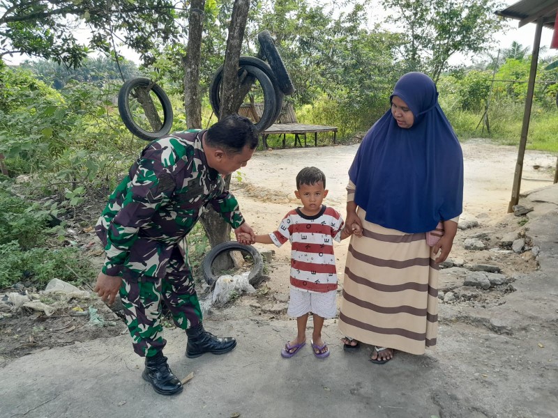 Babinsa Koramil 04/Perawang Lakukan Pengecekan Anak Stunting di Rantau Panjang