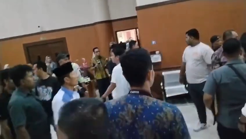 Rapat Banggar DPRD Riau Memanas, Indra Gunawan Eet dan Parisman Ikhwan Nyaris Adu Jotos
