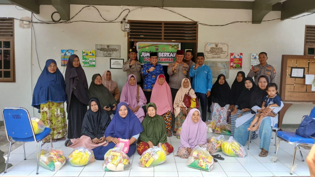Jumat Barokah Polsek Kampar Sentuh Warga Alam Panjang, Kapolsek: 'Bantu Satu Orang, Ubah Dunianya!' Berkah Silaturahmi dan Pesan Kamtibmas!