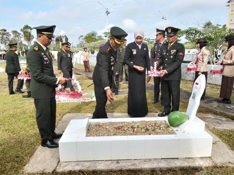 Jelang HUT TNI ke-80, Kodim 0314/Inhil Gelar Ziarah Nasional di TMP Yudha Bhakti Tembilahan