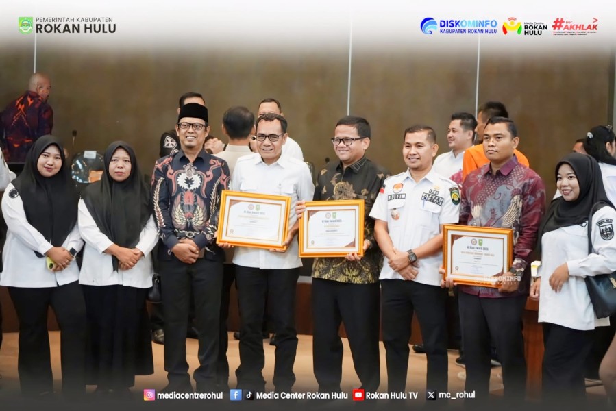 PPID Kabupaten Rokan Hulu Kembali Raih Predikat Informatif, Sabet Tiga Penghargaan pada KI Award Riau 2025
