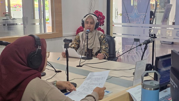 Selama 30 Menit, Anggota DPR-RI Karmila Sari Jadi Penyiar Tamu di RRI Pekanbaru
