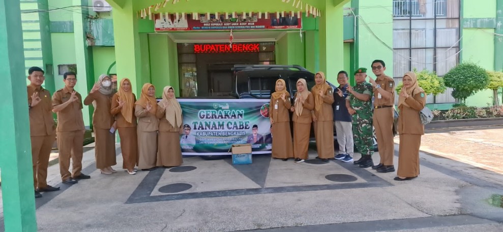 Pemkab Bengkalis Bagikan 5.000 Bibit Cabai, Ajak ASN Jaga Ketahanan Pangan