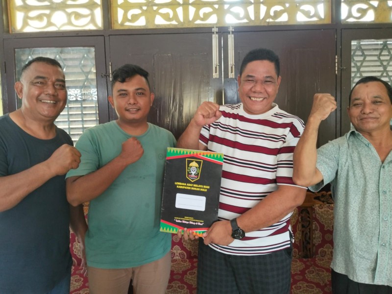 Pengurus Hulu Balang MKA LAMR Kabupaten Rokan Hulu Resmi Terima SK Masa Bakti 2026–2031
